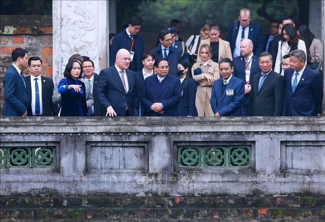 Thủ tướng Phạm Minh Chính và Thủ tướng New Zealand thăm Văn Miếu-Quốc Tử Giám