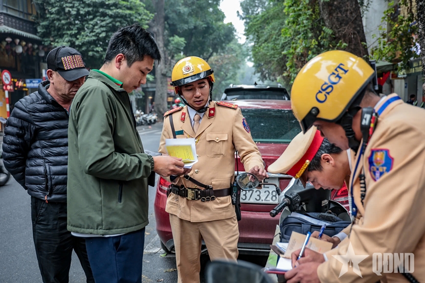 Nghiêm túc nhắc nhở và chấn chỉnh xe hợp đồng từ 16 chỗ trở lên hoạt động trong phố cổ Hà Nội