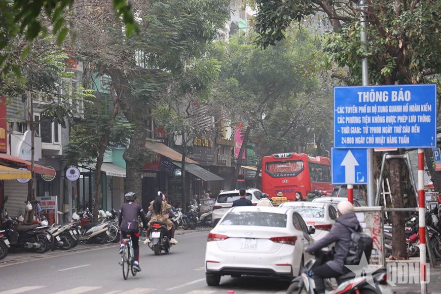 Nghiêm túc nhắc nhở và chấn chỉnh xe hợp đồng từ 16 chỗ trở lên hoạt động trong phố cổ Hà Nội