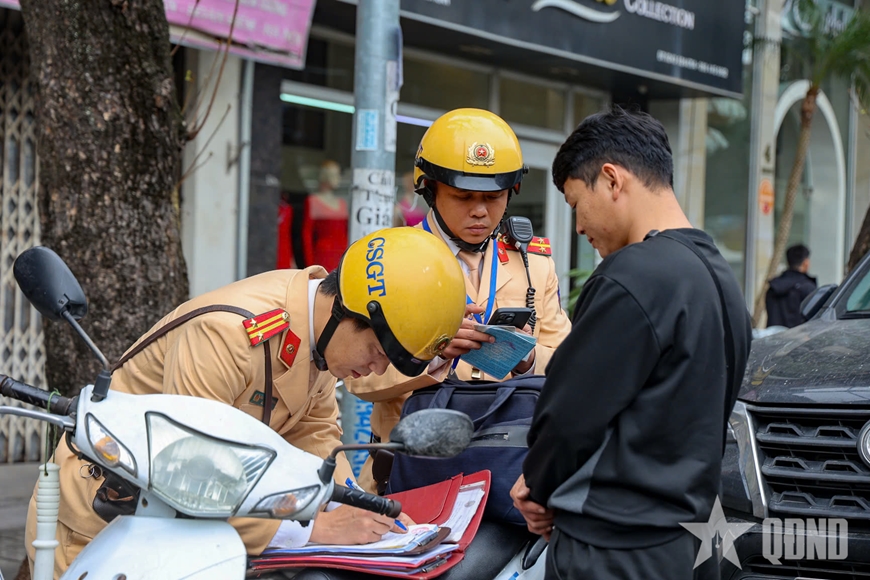 Nghiêm túc nhắc nhở và chấn chỉnh xe hợp đồng từ 16 chỗ trở lên hoạt động trong phố cổ Hà Nội