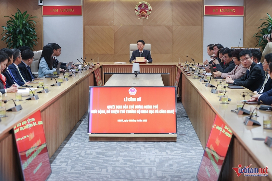 Trao quyết định bổ nhiệm hai Thứ trưởng Bộ Khoa học và Công nghệ Phạm Đức Long, Bùi Hoàng Phương