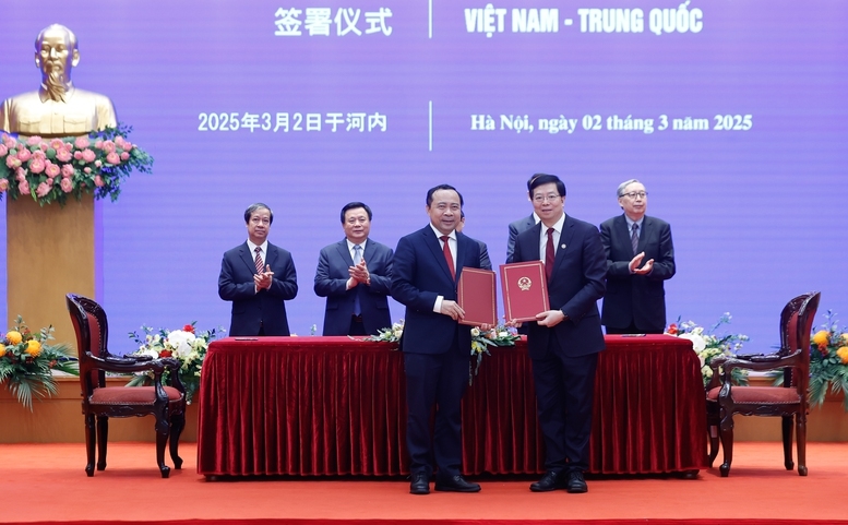 Thủ tướng Phạm Minh Chính tiếp Bí thư Đảng ủy Đại học Thanh Hoa (Trung Quốc)