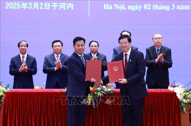 Thủ tướng Phạm Minh Chính nhận danh hiệu “Giáo sư danh dự" Đại học Thanh Hoa