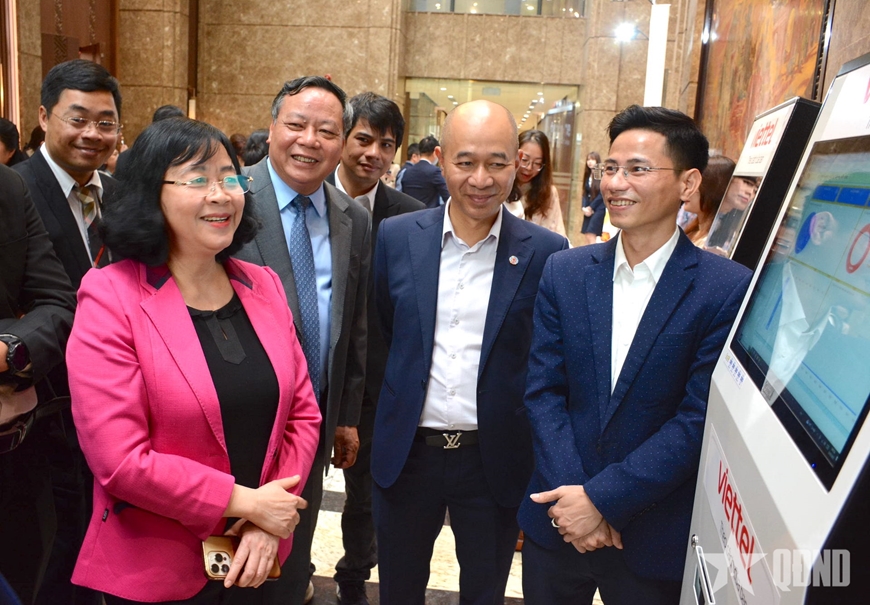 Thành ủy Hà Nội công bố các ứng dụng chuyển đổi số dùng chung 3 cấp