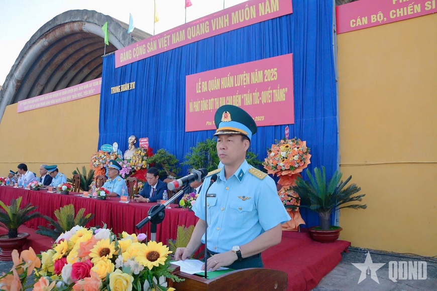 Trường Sĩ quan Không quân tổ chức Lễ ra quân huấn luyện năm 2025