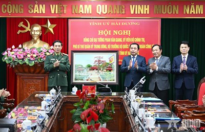 View - 	Đại tướng Phan Văn Giang làm việc với Ban Thường vụ Tỉnh ủy Hải Dương