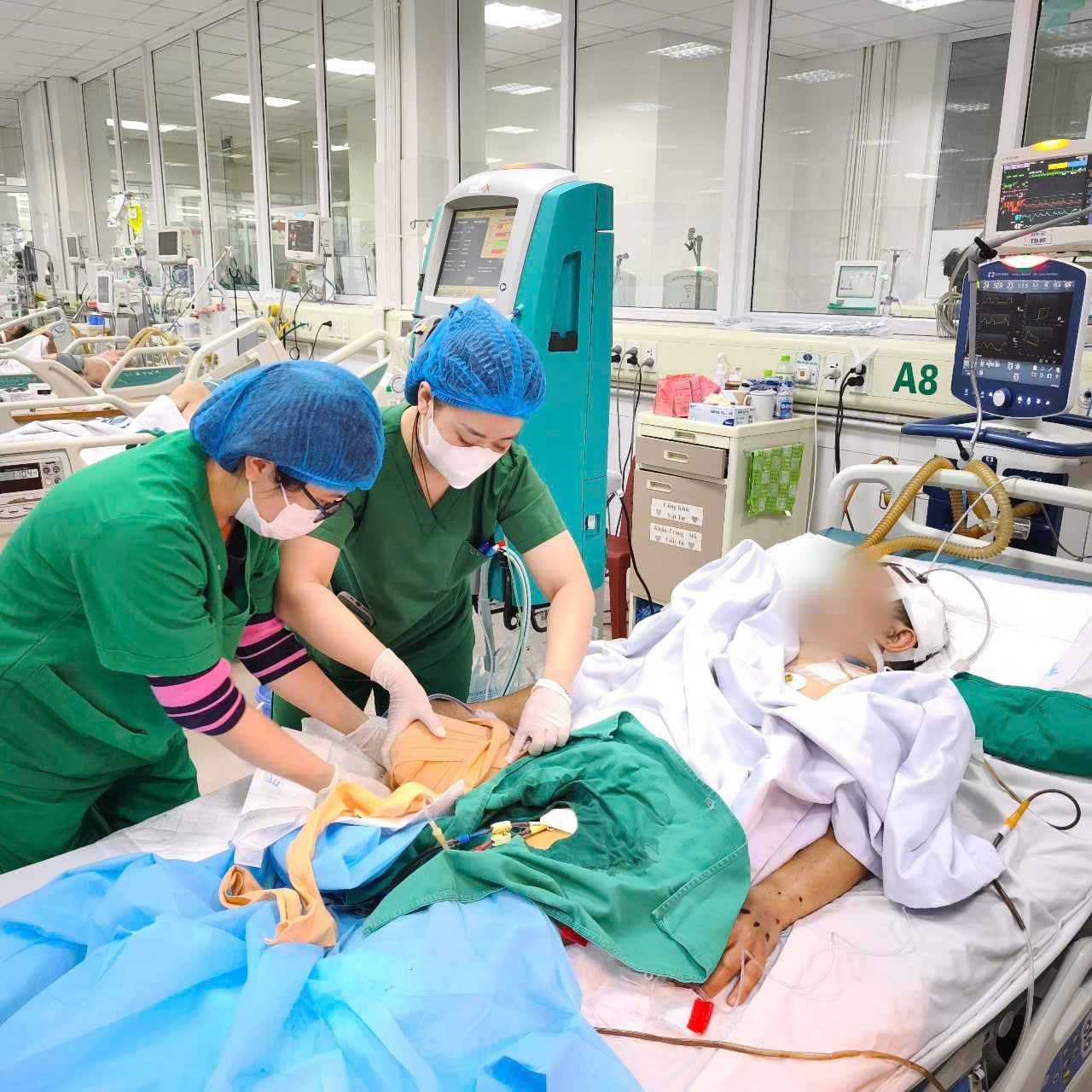 Cứu sống bệnh nhân 2 lần ngừng tim, truyền 22 lít chế phẩm máu