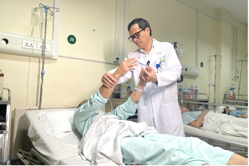 Bệnh viện Hữu nghị Việt Đức cắt bỏ khối u não bằng đường rạch trên lông mày