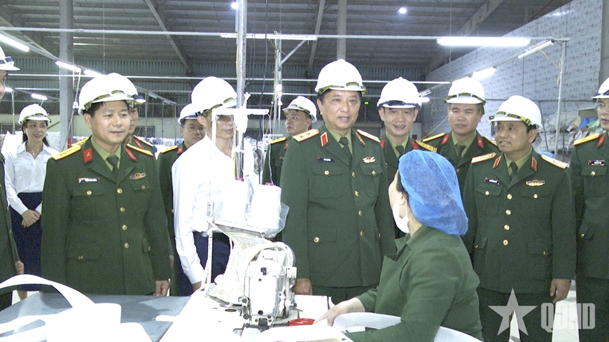 Bộ tư lệnh Quân khu 4 kiểm tra tại Tổng công ty Hợp tác kinh tế