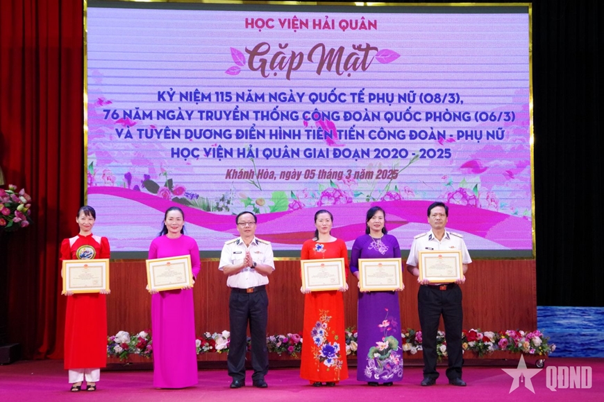 Học viện Hải quân tuyên dương điển hình tiên tiến công đoàn và phụ nữ