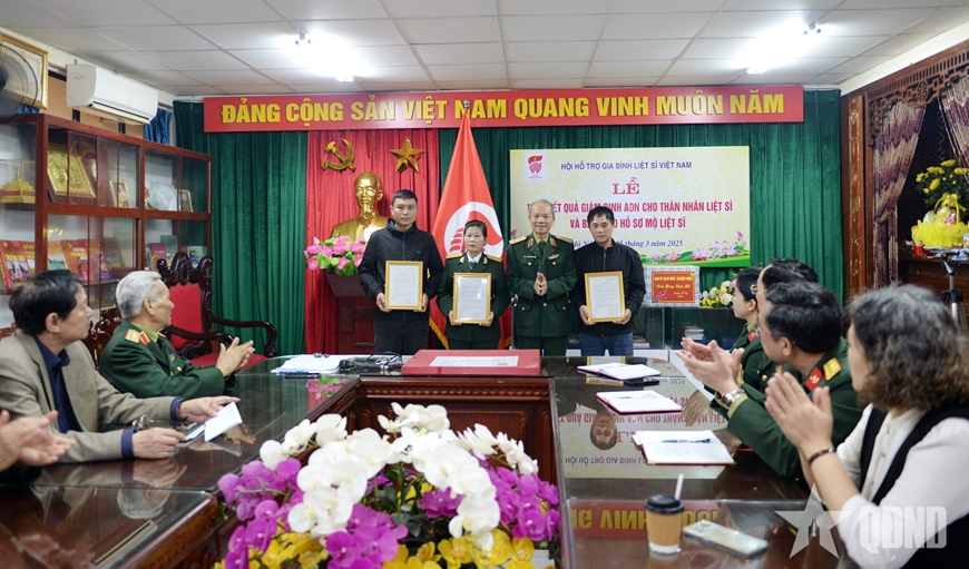 Bàn giao kết quả giám định gene xác định danh tính liệt sĩ