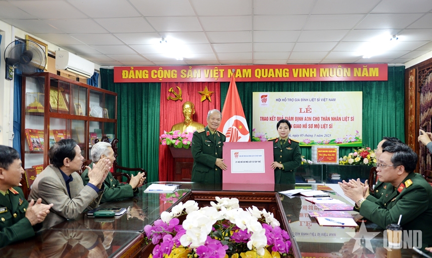 Bàn giao kết quả giám định gene xác định danh tính liệt sĩ