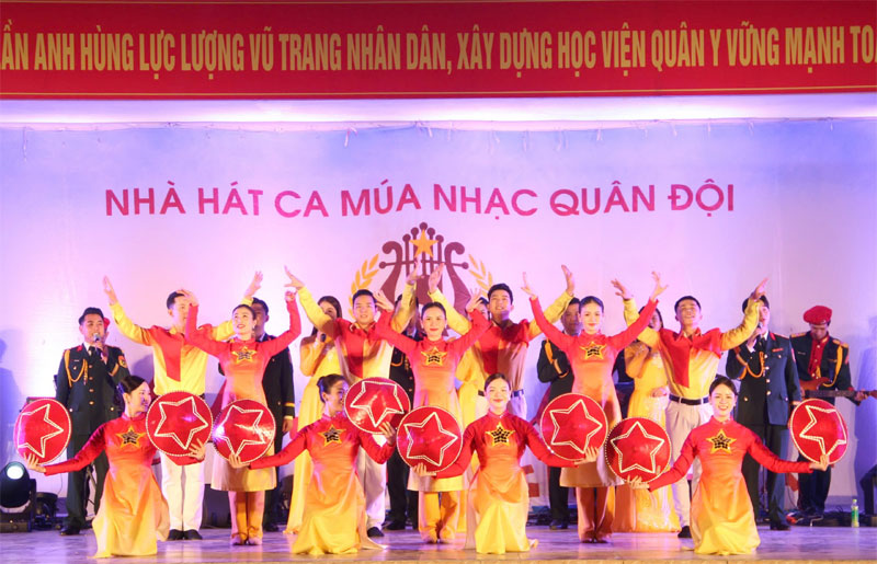 Nhà hát Ca múa nhạc Quân đội biểu diễn tri ân các thầy cô giáo Học viện Quân y