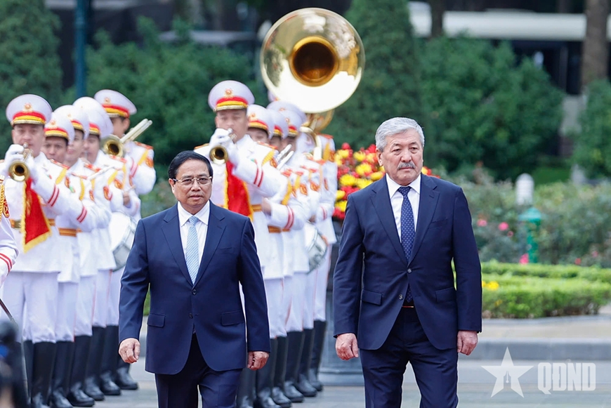 Thủ tướng Phạm Minh Chính chủ trì lễ đón Thủ tướng Kyrgyzstan