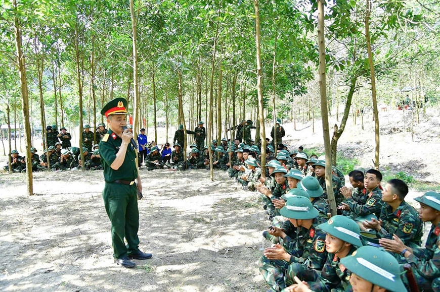 Nhân lên tình yêu quê hương của người chiến sĩ