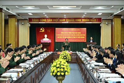View - 	Đại tướng Phan Văn Giang làm việc với Thường vụ Tỉnh ủy Tuyên Quang