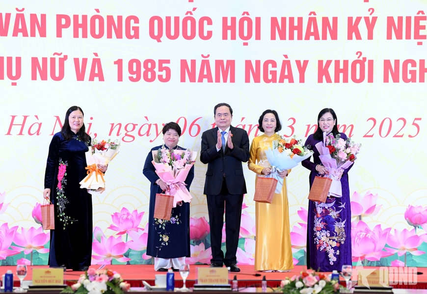 Chủ tịch Quốc hội: Nữ đại biểu tiếp tục phát huy trí tuệ, trách nhiệm, nâng cao hiệu quả hoạt động của Quốc hội