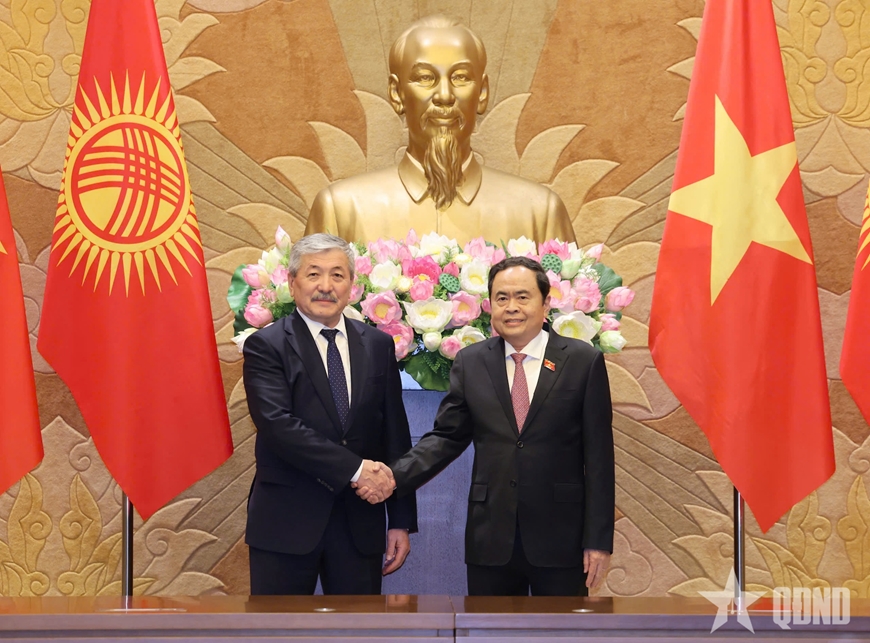 Chủ tịch Quốc hội Trần Thanh Mẫn hội kiến Thủ tướng Cộng hòa Kyrgyzstan Adylbek Kasymaliev