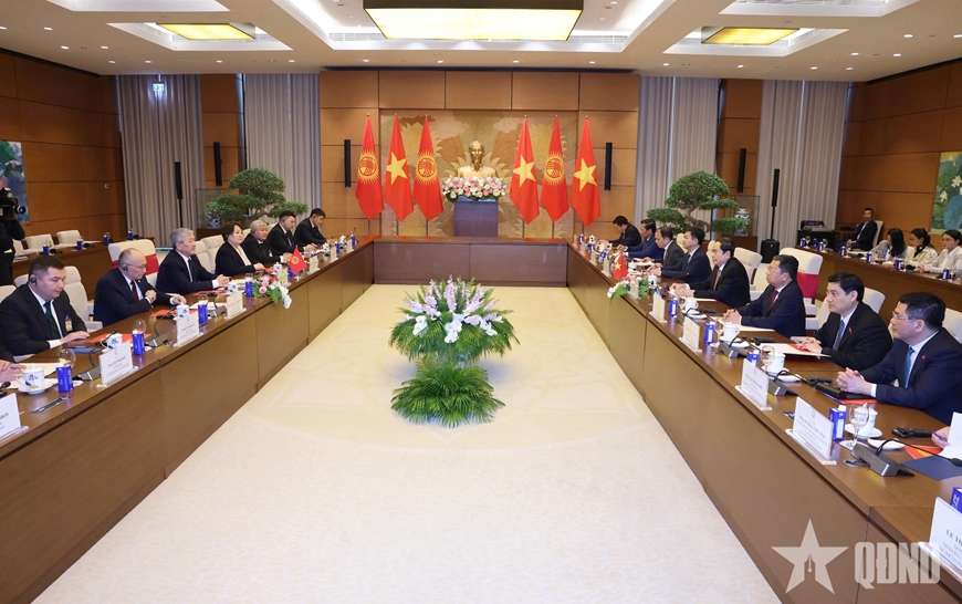 Chủ tịch Quốc hội Trần Thanh Mẫn hội kiến Thủ tướng Cộng hòa Kyrgyzstan Adylbek Kasymaliev