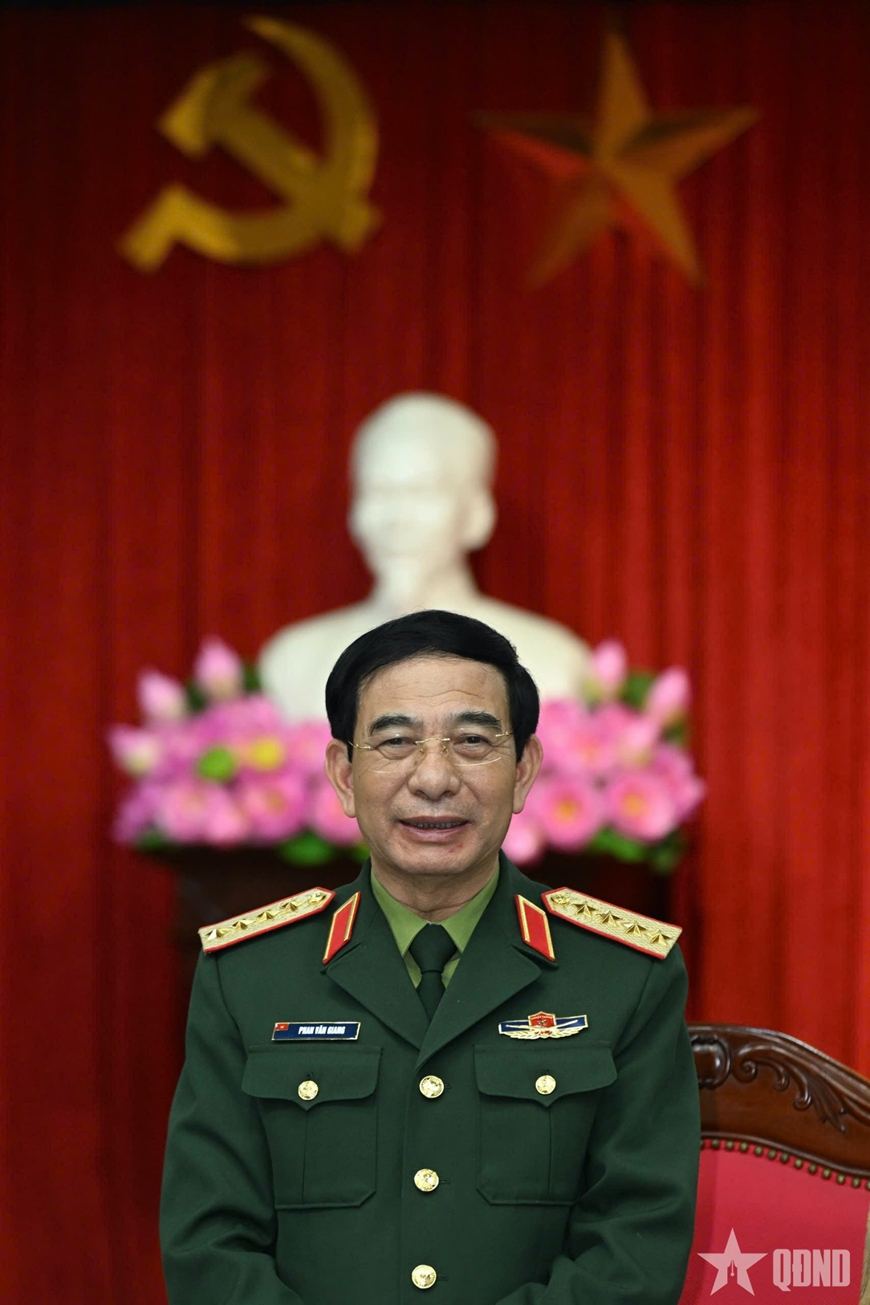 Đại tướng Phan Văn Giang làm việc với Ban Thường vụ Tỉnh ủy Tuyên Quang