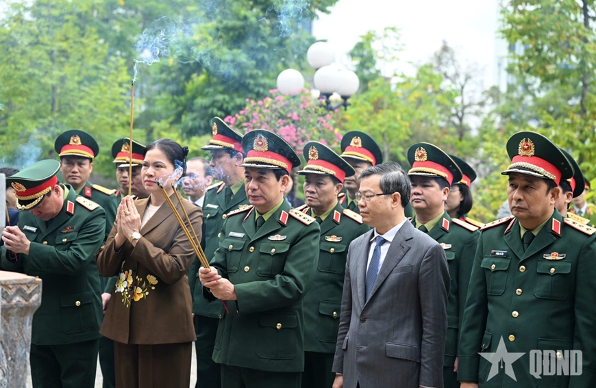 Đại tướng Phan Văn Giang làm việc với Ban Thường vụ Tỉnh ủy Tuyên Quang