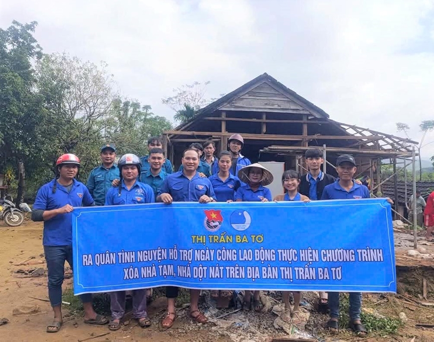 Chung tay xóa nhà tạm, nhà dột nát