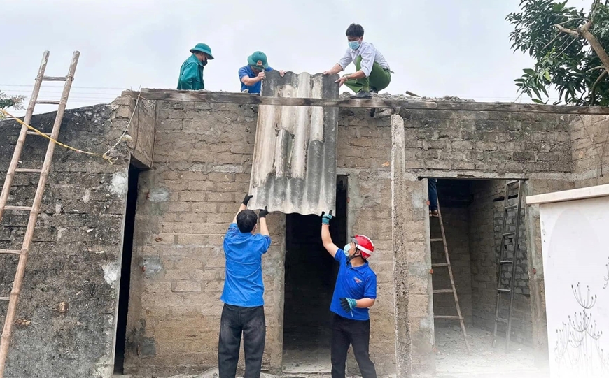 Chung tay xóa nhà tạm, nhà dột nát