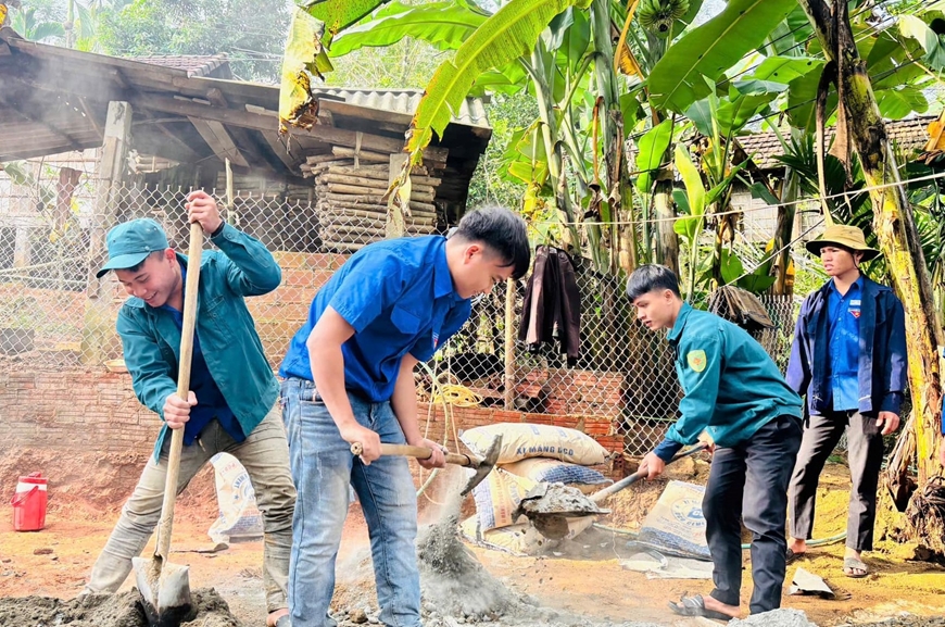 Chung tay xóa nhà tạm, nhà dột nát