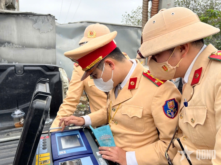Tiếp nhận nhiệm vụ bảo đảm an toàn giao thông trên tuyến quận, huyện