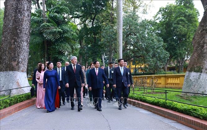 Thủ tướng Phạm Minh Chính và Thủ tướng Kyrgyzstan Adylbek Kasymaliev thăm Khu di tích Chủ tịch Hồ Chí Minh