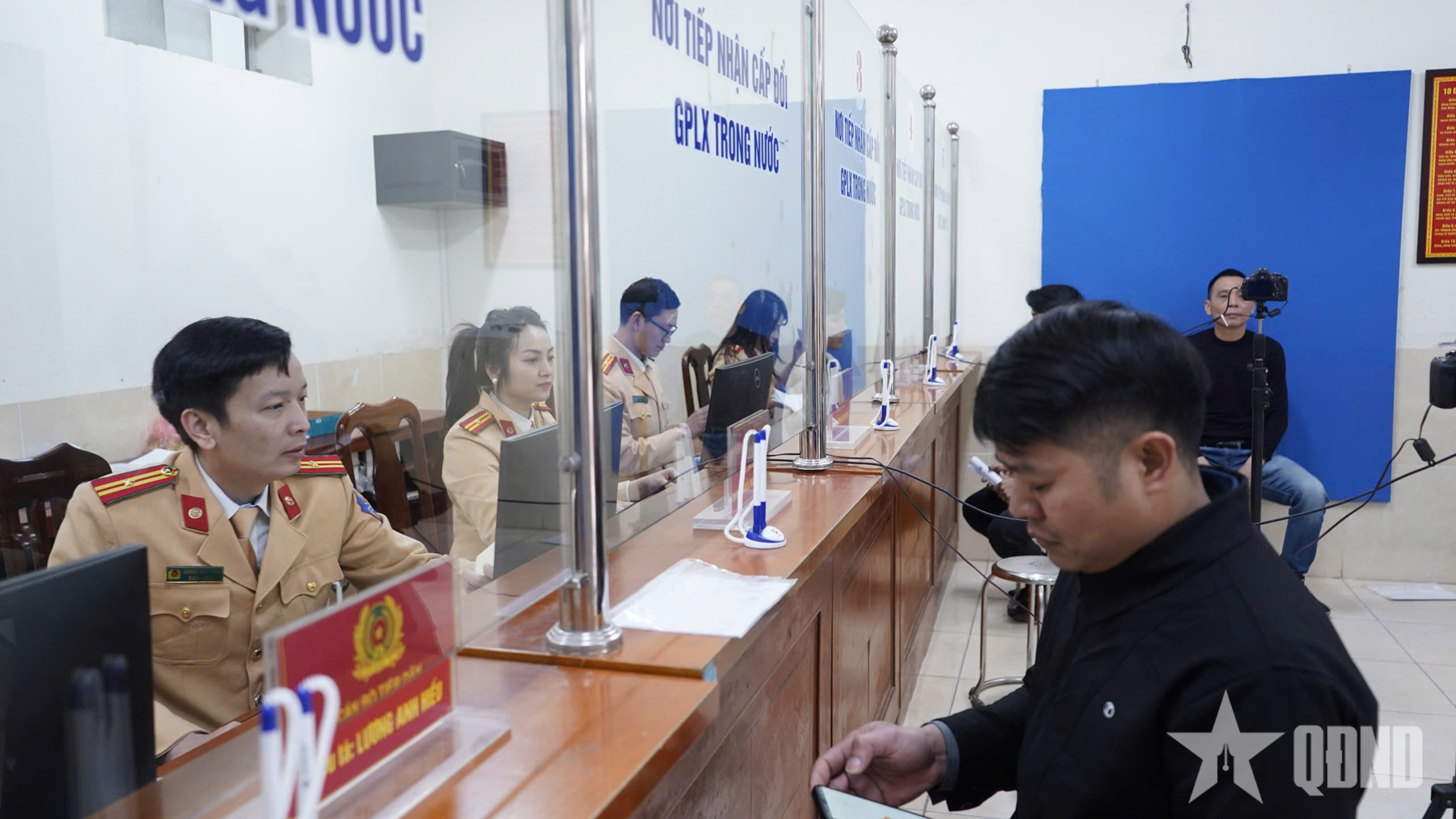 Sau một tuần Cảnh sát giao thông Hà Nội tiếp nhận hơn 8.000 hồ sơ cấp, đổi giấy phép lái xe 
