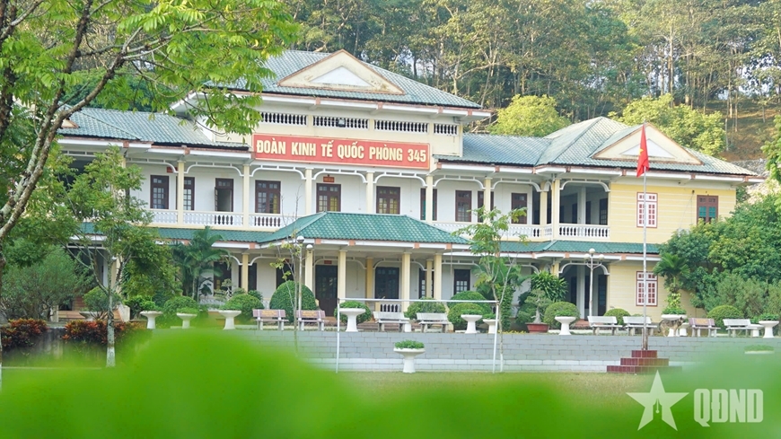 Khuôn viên xanh của Đoàn Kinh tế - Quốc phòng 345. 