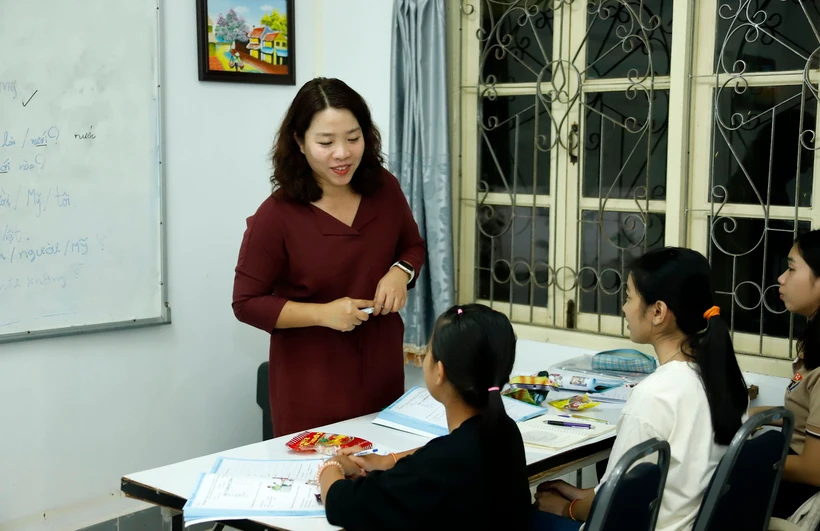 Tuyển chọn 32 giáo viên Việt Nam đi dạy tiếng Việt tại Lào nhiệm kỳ 2025-2027