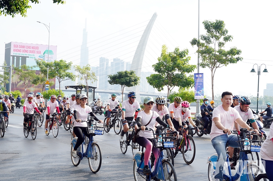Đạp xe hữu nghị mở đầu Lễ hội Việt - Nhật lần thứ 10