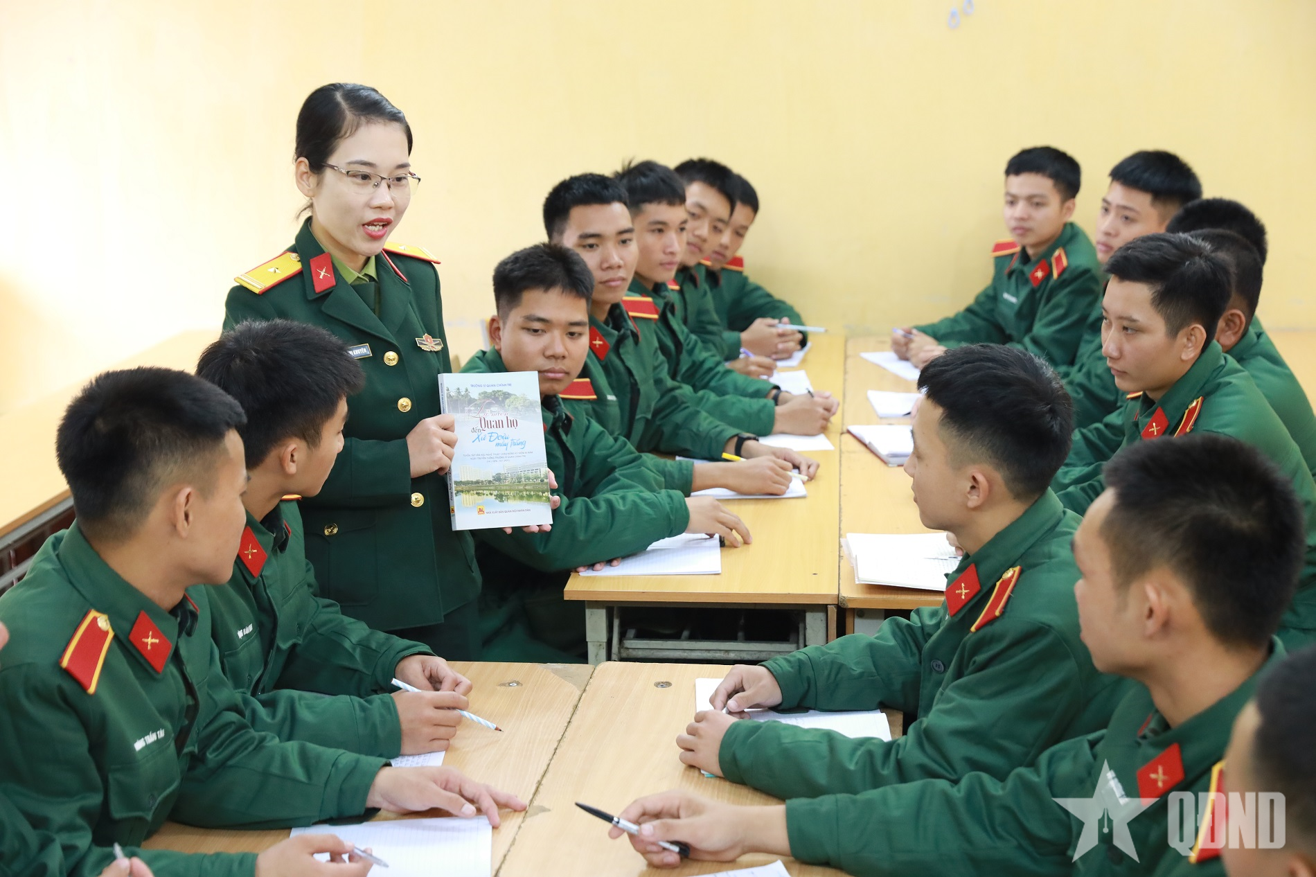 Những nữ giảng viên xứng danh “cô giáo áo xanh”