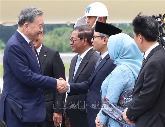 Tổng Bí thư Tô Lâm và Phu nhân bắt đầu thăm cấp Nhà nước Cộng hòa Indonesia, thăm chính thức Ban Thư ký ASEAN