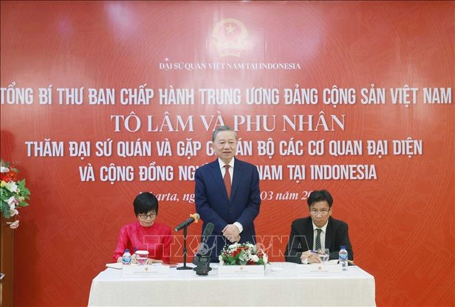 Tổng Bí thư Tô Lâm thăm Đại sứ quán, gặp gỡ cán bộ các cơ quan đại diện và cộng đồng người Việt Nam tại Indonesia