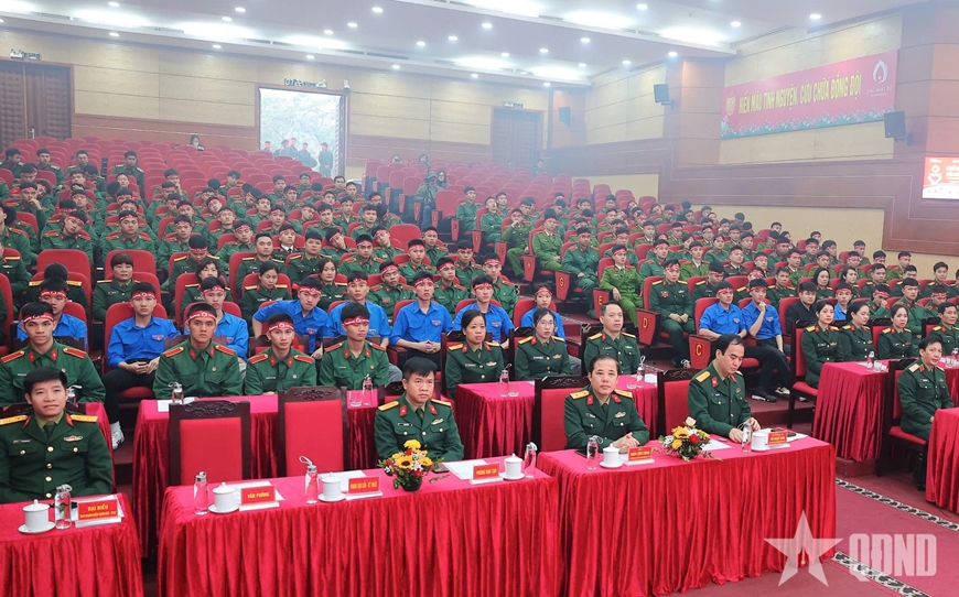 Học viện Hậu cần hưởng ứng Ngày Chủ nhật đỏ năm 2025