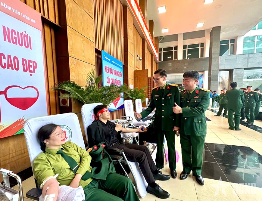 Học viện Hậu cần hưởng ứng Ngày Chủ nhật đỏ năm 2025