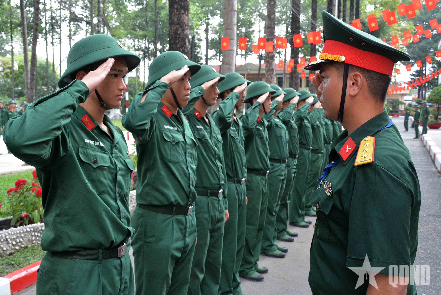 Chính quy, thống nhất ngay từ những ngày đầu