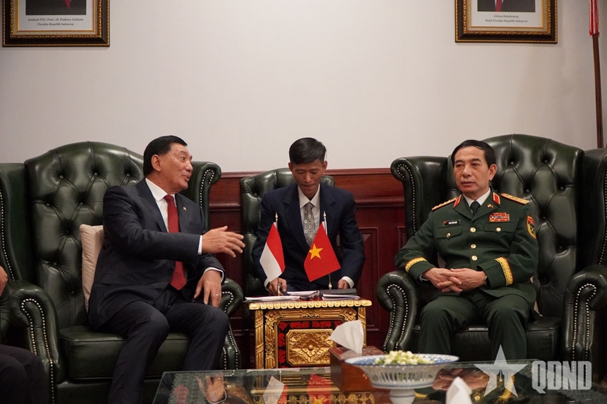 General Phan Van Giang bilaterally met with the Indonesian Minister of Defense