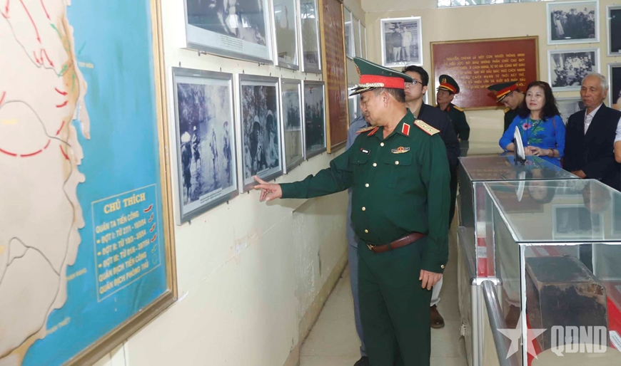 Đoàn công tác Quân khu 5 dâng hương, thăm gia đình cán bộ, chiến sĩ Đội Du kích Ba Tơ