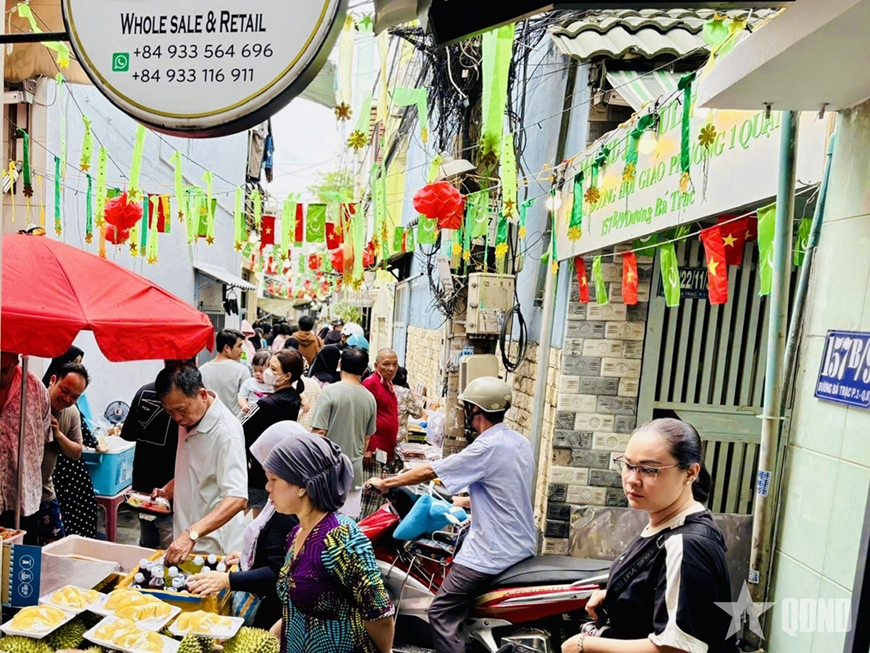 Rộn ràng chợ Ramadan ở TP Hồ Chí Minh