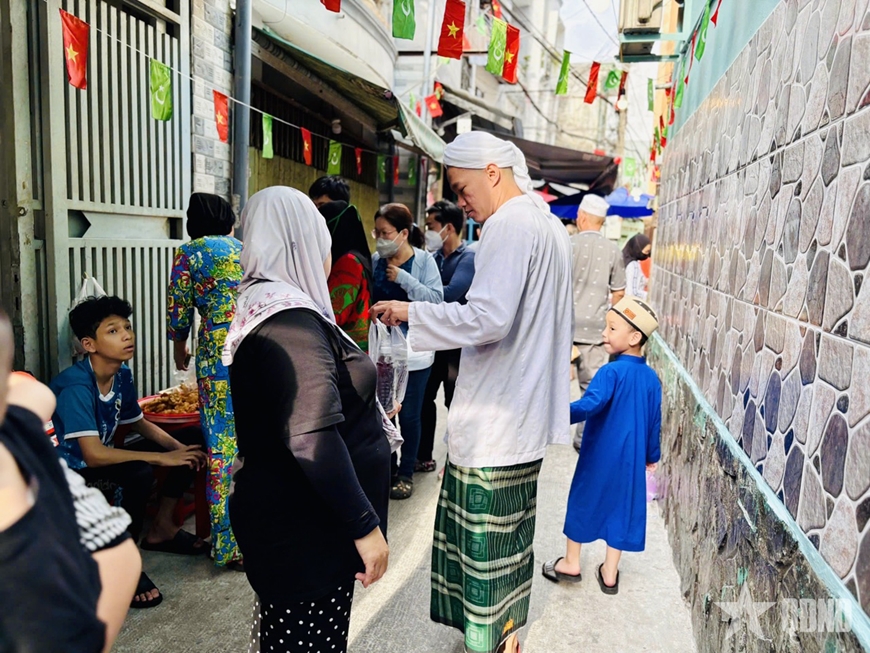 Rộn ràng chợ Ramadan ở TP Hồ Chí Minh