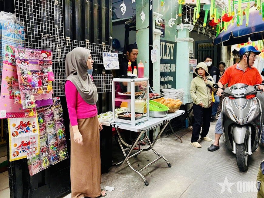 Rộn ràng chợ Ramadan ở TP Hồ Chí Minh