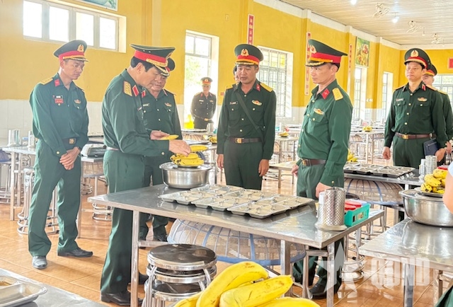 Đại tướng Nguyễn Tân Cương thăm, kiểm tra Trung đoàn 66, Sư đoàn 10 (Quân đoàn 34)