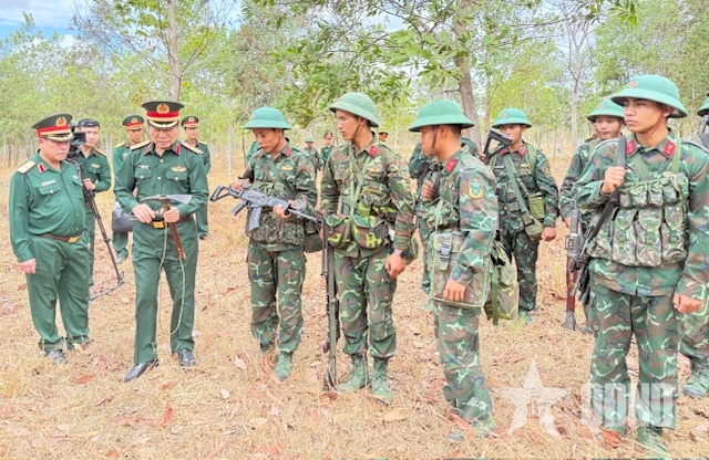 Đại tướng Nguyễn Tân Cương thăm, kiểm tra Trung đoàn 66, Sư đoàn 10 (Quân đoàn 34)