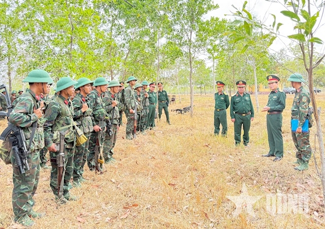 Đại tướng Nguyễn Tân Cương thăm, kiểm tra Trung đoàn 66, Sư đoàn 10 (Quân đoàn 34)