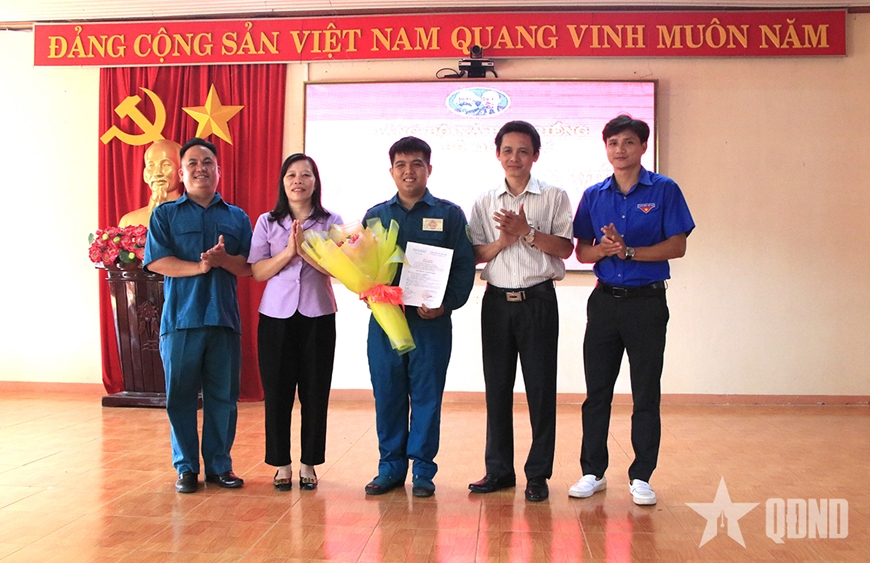 Kinh nghiệm cử tuyển đảng viên chuẩn bị nhập ngũ ở Phú Riềng