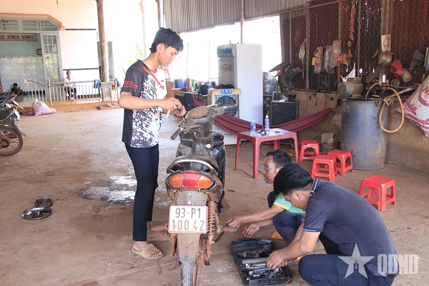 Kinh nghiệm cử tuyển đảng viên chuẩn bị nhập ngũ ở Phú Riềng